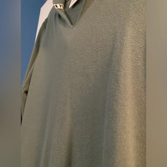 2 VICTORIA SECRET PINK HOODIES!🤩 - Picture 10 of 17